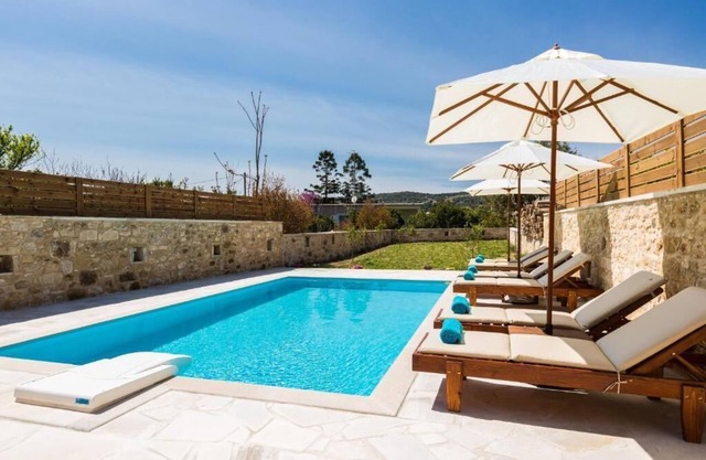 Villa Ani | Traditional Rustic Villa with Private Pool & BBQ