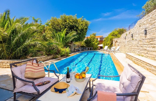 Villa Anta - Two Bedroom Villa, Sleeps 6
