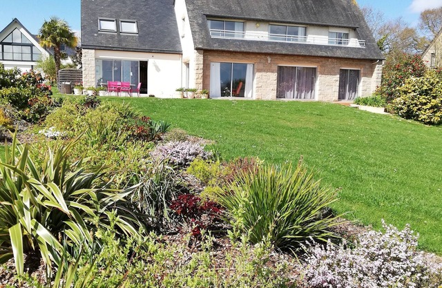 Villa apartment with sea view, in Saint-Cast-le-Guildo, 400m away from the beach