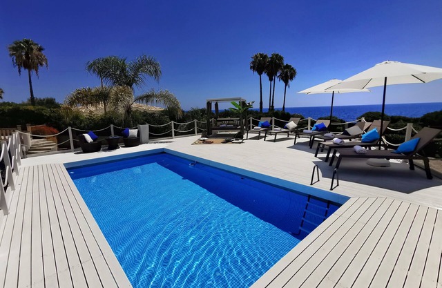 Villa Arenile with private pool and direct access to the sea