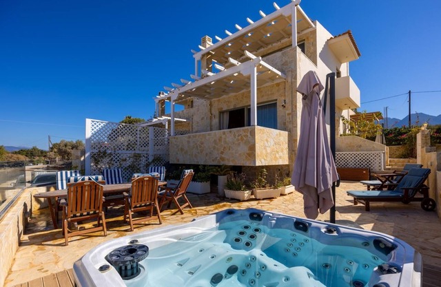 Villa Arkadia - Two Bedroom Villa, Sleeps 6