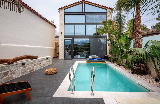 Villa Armenus, pool, jacuzzi, Mountain View, Garden, BBQ.