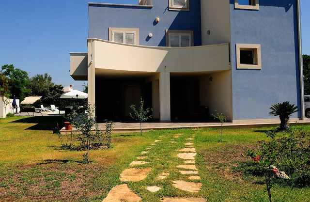 Villa at 800 meters. from the sea with swimming pool, Arenella Siracusa, ground floor
