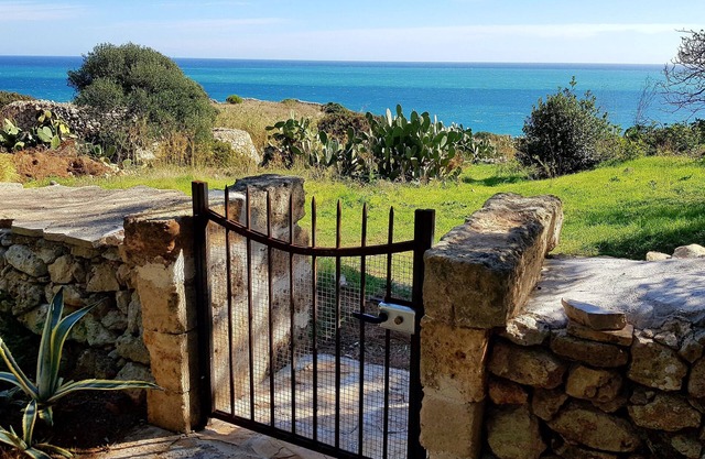 VILLA AT THE FOOT OF THE LIGHTHOUSE LEUCA