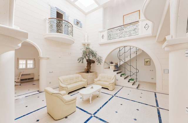Villa Atrium w/private pool and unique architecture, 150ft from the sea.
