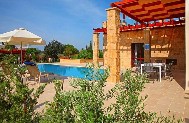 Villa Axis - Three Bedroom Resort, Sleeps 6