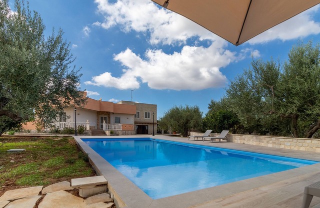 Villa Bartolomeo with Pool, Garden and Wi-Fi