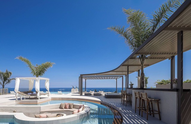 Villa Belle, Where Sea Views Meet Sunset Magic by etouri