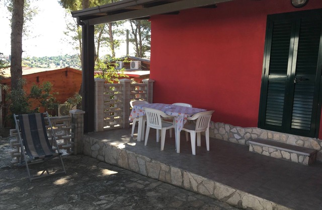 VILLA BILOCALE ORCHIDEA B 1 bedroom, living room with 2 beds and kitchenette