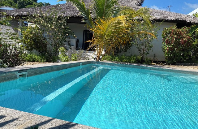 VILLA BLANCA is a residence with swimming pool and sea view, 5 minutes from the beach.