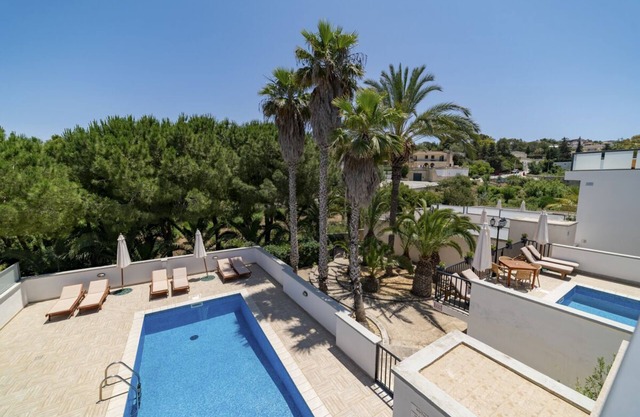 Villa Buzz - Three Bedroom Villa, Sleeps 6