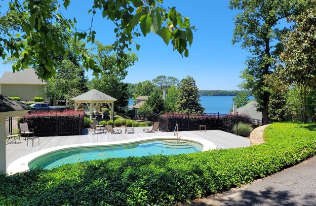 Villa by the Lake, Villa by the Lake- 3BR Condo at The Village on Lake Martin!