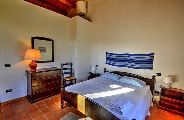 Villa Calesse A, fully refundable with voucher*: A characteristic and welcoming independent house surrounded by meadows and by green hills, with Free WI-FI.