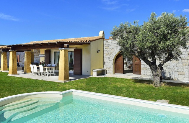 Villa 'Campidano' with Private Pool, Wi-Fi and Air Conditioning