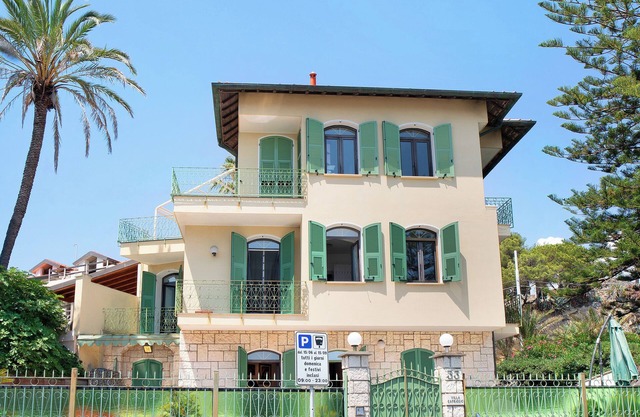 Villa 'Capriccio' with Sea View, Private Terrace and Private Garden
