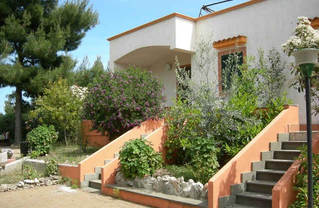 VILLA CARLA A Two-room apartment with garden