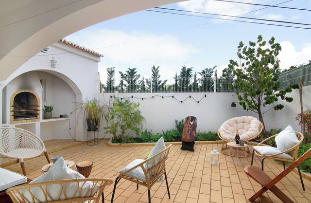 Villa 'Casa Judite' with Private Terrace, Balcony and Wi-Fi