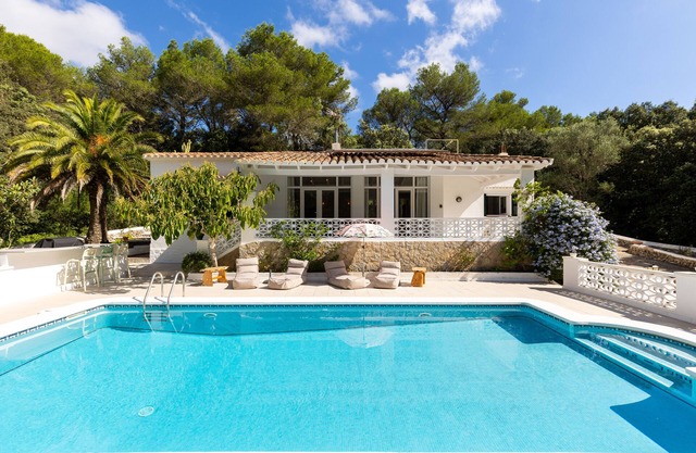 Villa Caterina, a beautiful authentic villa in wooded surroundings.