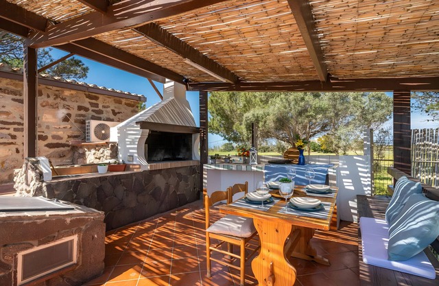 Villa 'Claudia - Calasetta' with Sea View, Wi-Fi and Air Conditioning