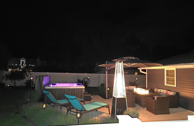Villa Cottage w/Hot Tub+Fenced Yard–Pet-Friendly!