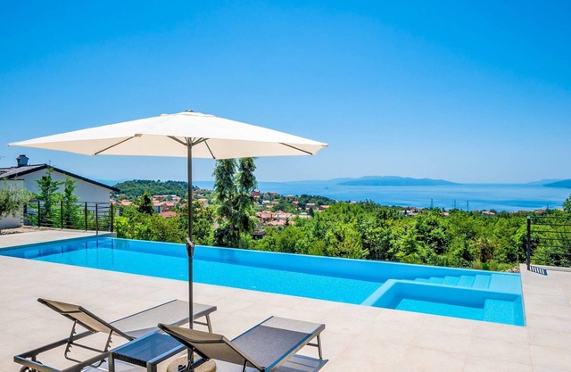 Villa Danika - Four Bedroom Villa, Sleeps 8