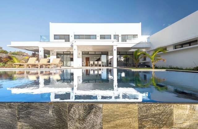 Villa de Luxe 650m2 Piscine à Débordement, Spa, Sauna, Roof Top, vue 180°