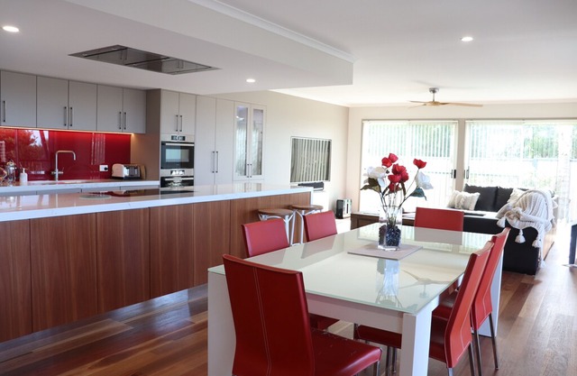 "Villa Del Mare" - Luxury Beach Front Apartment