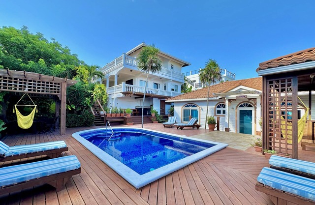 Villa Descanso @Lighthouse, West Bay