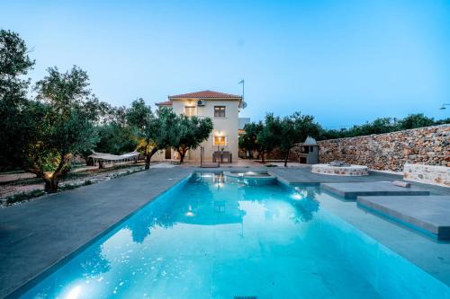 Villa Di Leon - Uniquely Designed Villa with Pool in a Picturesque Village near Famous Porto Limnionas, Offering Exceptional Hospitality By Villa Mana Gers