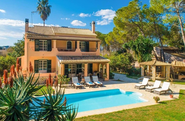 Villa Durrell - Four Bedroom Villa, Sleeps 7