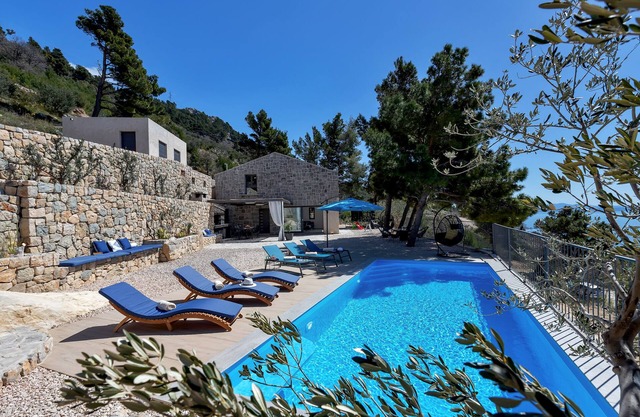 Villa EagleStone with perfect privacy - large outdoor space with pool and view