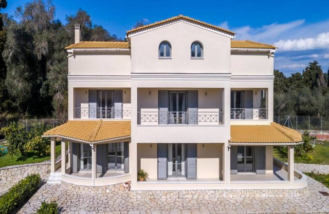 Villa Elegio - Four Bedroom Villa, Sleeps 13