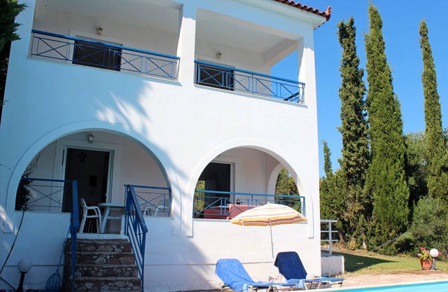 Villa ELENI 3 bedrooms, 2 bathrooms, private pool, sea view.EOT licensed.