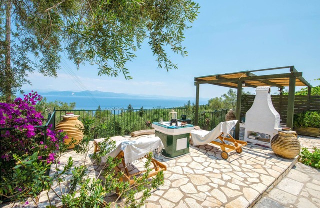 Villa Eleonas is a detached holiday home which provides ideal stay to the guest.