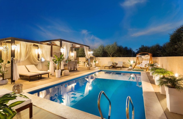 Villa Elisabeth View luxurious with POOL & BBQ !