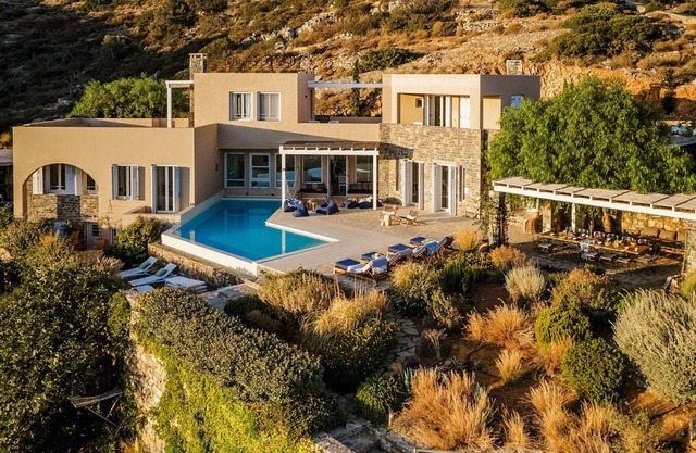 Villa Elounda - Eight Bedroom Villa, Sleeps 16