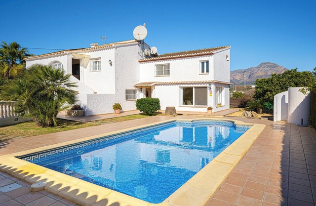 Villa "Esther" with Pool, Garden & Wi-Fi