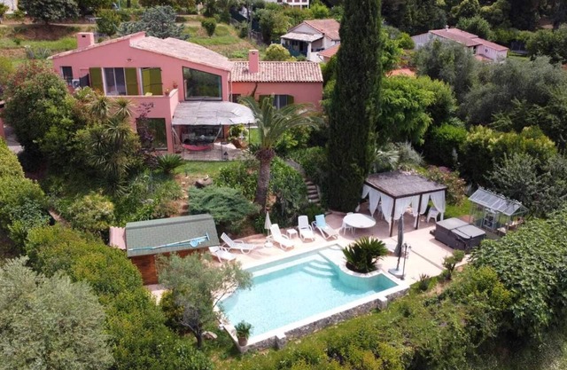 Villa Fleurie beautiful architect villa, swimming pool, 6km from downtown.