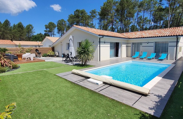Villa for 08 people with private heated pool, 4-star rating