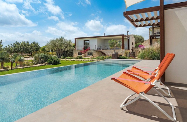Villa for 12 with Pool, A/C, Garden