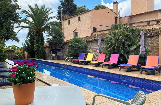 Villa for up to 40 people. Ideal for company retreats and family reunions