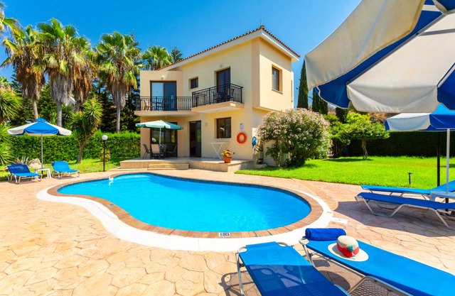 Villa Fostira: Large Private Pool, Walk to Beach, A/C, WiFi, Eco-Friendly