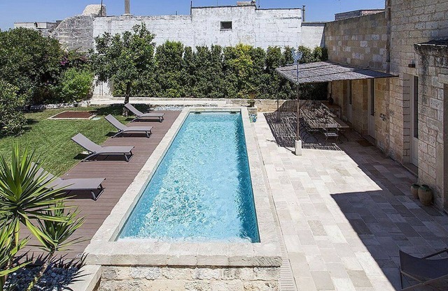 Villa Fragranza: An elegant and welcoming two-story ancient house surrounded by a citrus garden, with Free WI-FI.