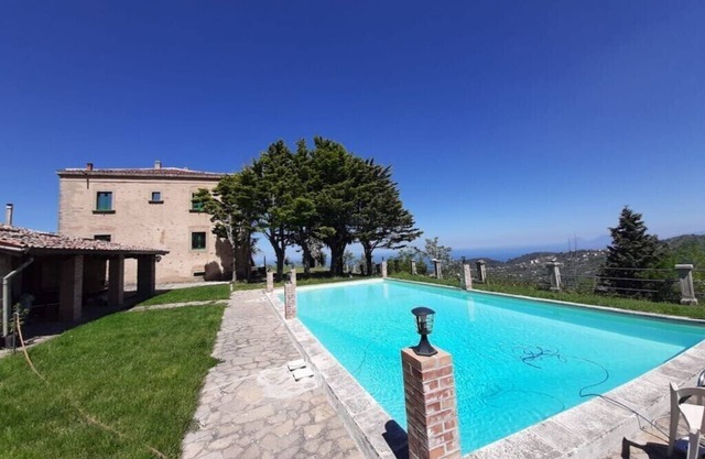 Villa from the 1700s between the sea and Nebrodi Park at 700 m above sea level.