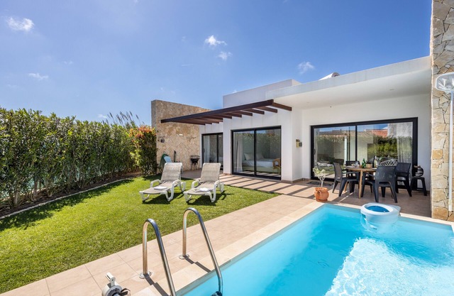 Villa Front Loop with private pool and garden in Sagres