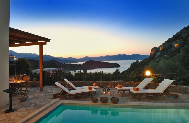 Villa Gaia, beautiful spacious four bedroom villa with private pool