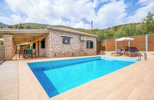 Villa Helona - Two Bedroom Villa, Sleeps 5
