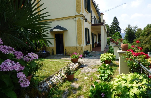 VILLA HORTENSIA COMO WITH GARDEN PRIVATE 2 BEDROOMS LAKE VIEW ,WI -FI