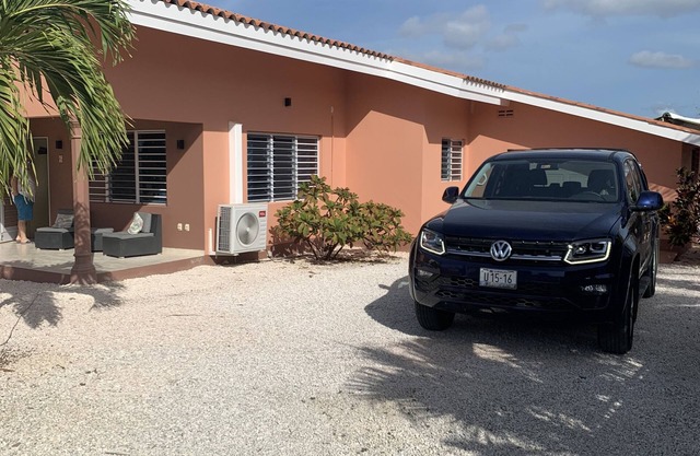Villa Iguana complete with car SUV