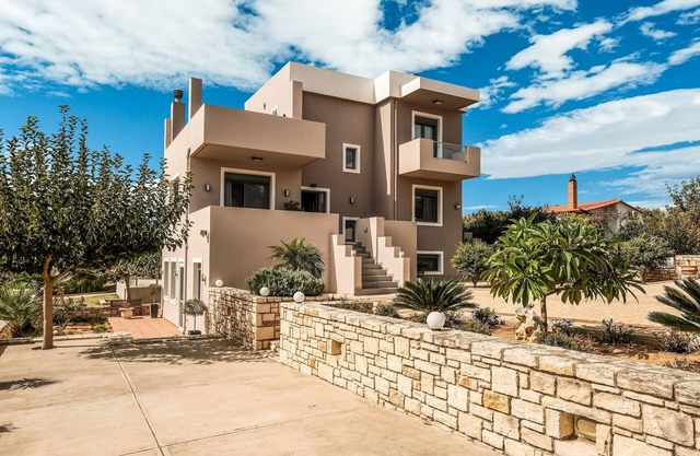 Villa in Crete with Stunning Rural Views